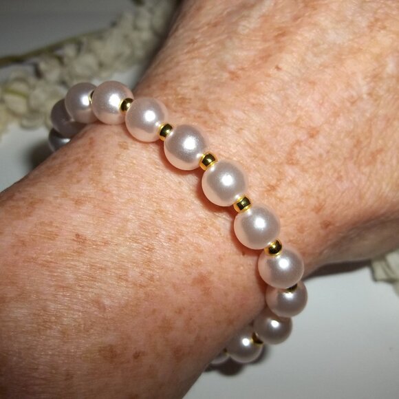 Bracelet Light Pink Pearl and Gold Stretch 7 3/4" Fashion Accessory Jewelry D216 - Picture 2 of 6
